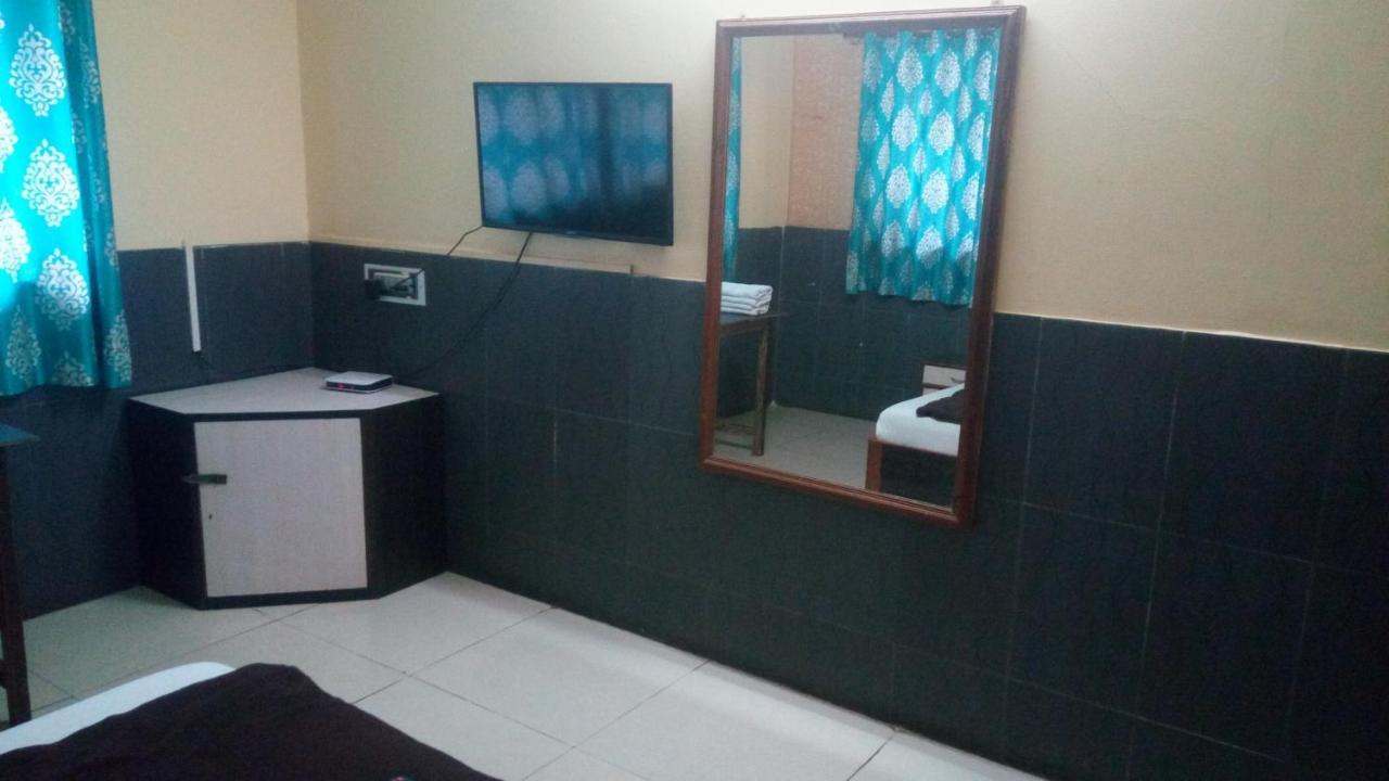 Hotel Sarang Lodge Panvel Exterior foto